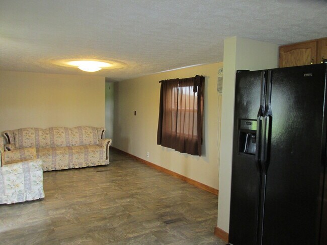 Foto del edificio - 4124 MacDougall Rd