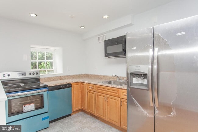 Building Photo - 4205 Main St