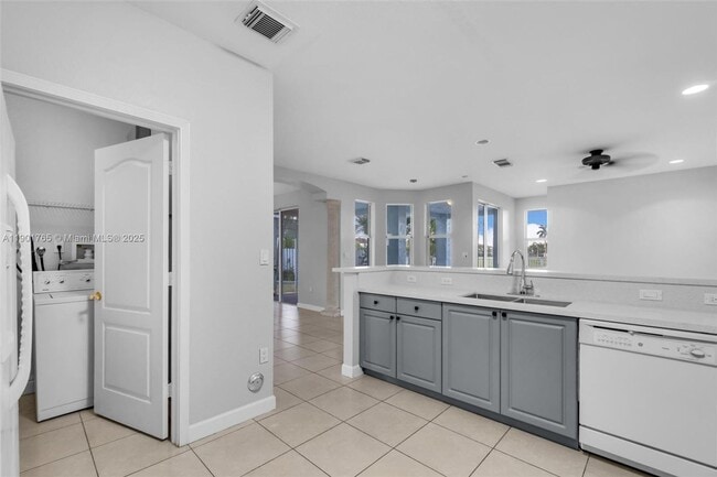 Building Photo - 6425 SW 164th Ave