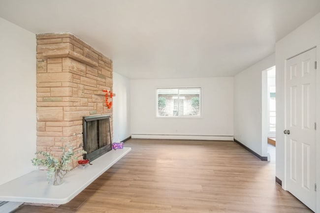 Building Photo - 7640 SE Yamhill St