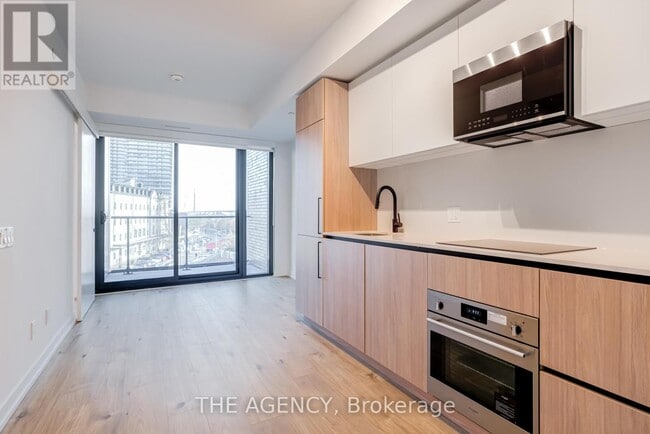 Building Photo - 33 Parliament St