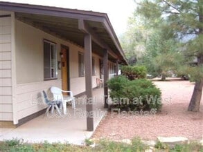 Building Photo - 2219 E Dortha Ave