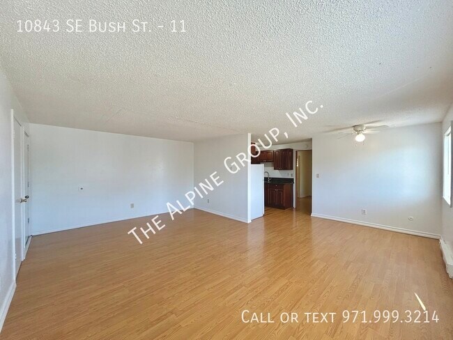 Foto del edificio - Upstairs One Bedroom!