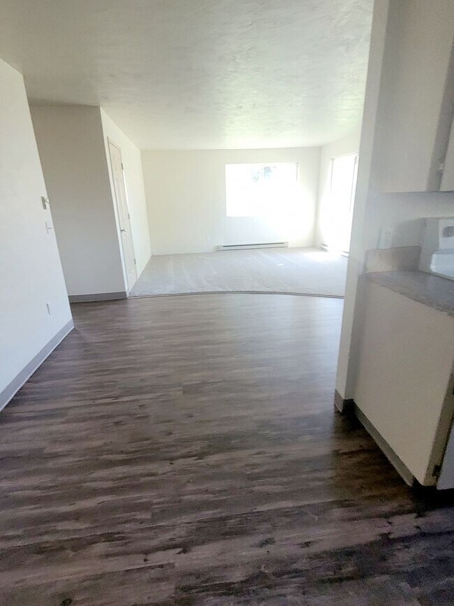 Building Photo - 610be