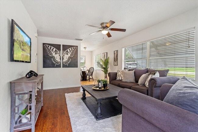 Foto del edificio - 106 Driftwood Ln