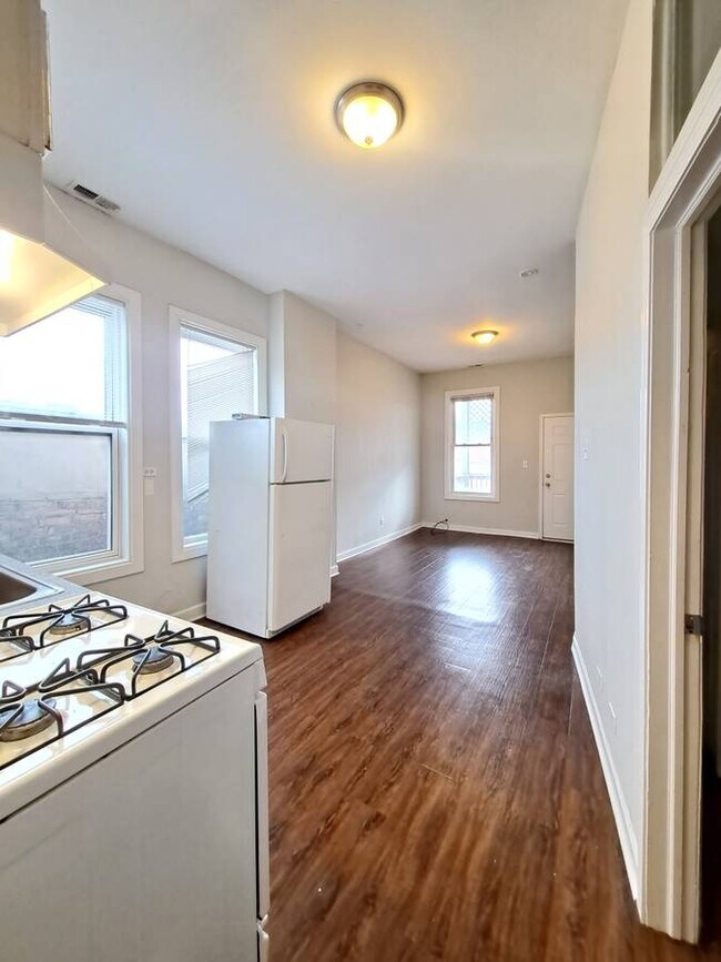 Foto del edificio - 2545 W North Ave