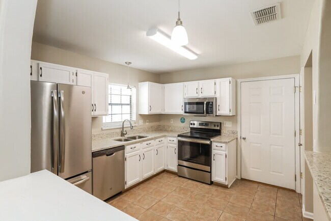 Foto del edificio - 7849 Springtime Ln