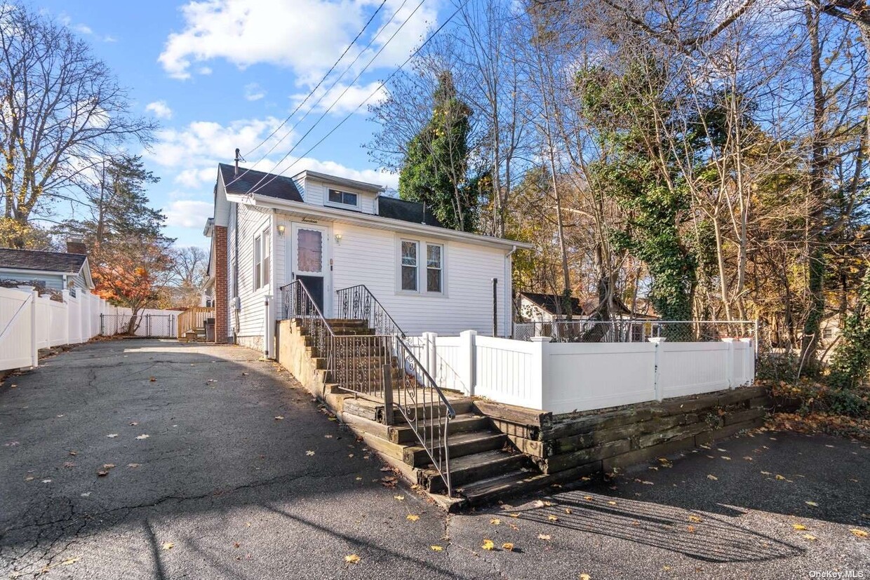 14 Corona Rd, Sound Beach, NY 11789 House Rental in Sound Beach, NY