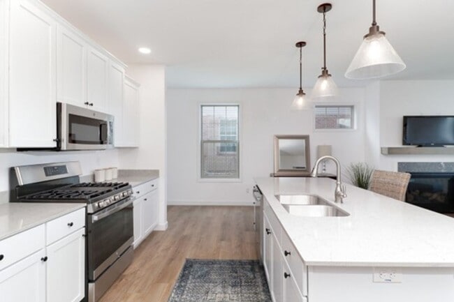 Foto del edificio - See & Sign in 48 Hours: Get a $200 Move-In...