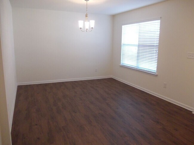 Foto del edificio - 2528 Walnut Forest Dr