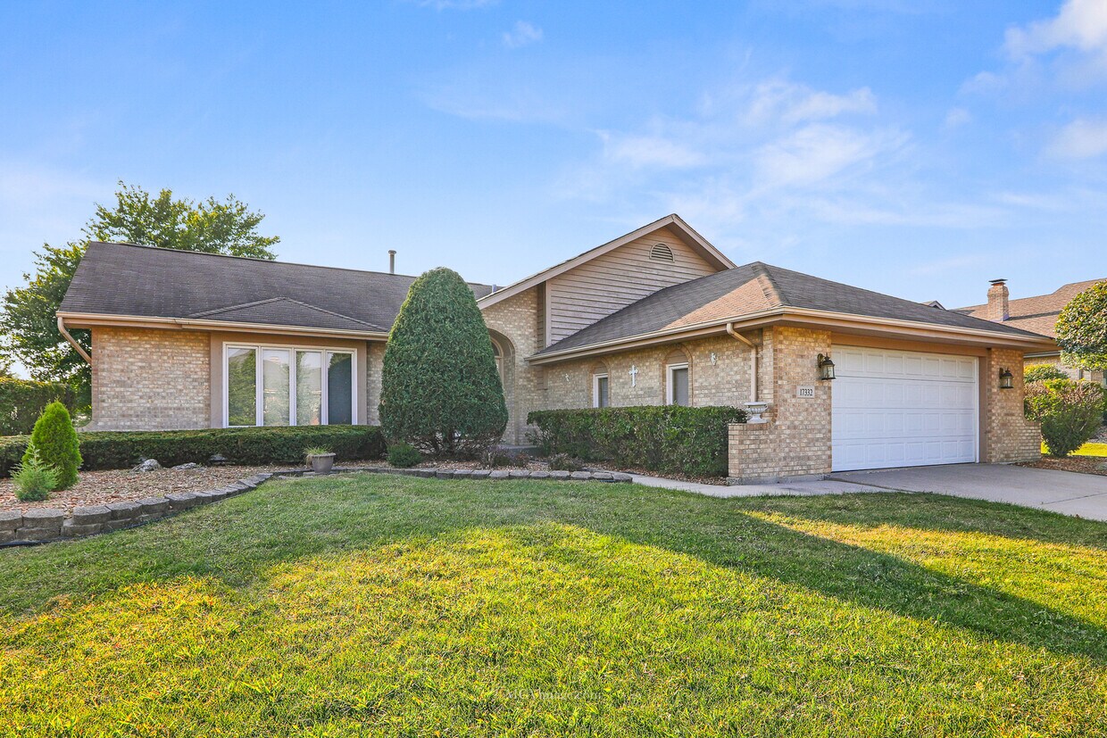 Foto principal - 17332 Grange Dr