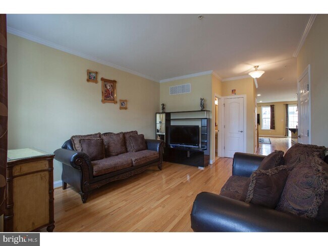 Building Photo - 3249 Brookside Dr