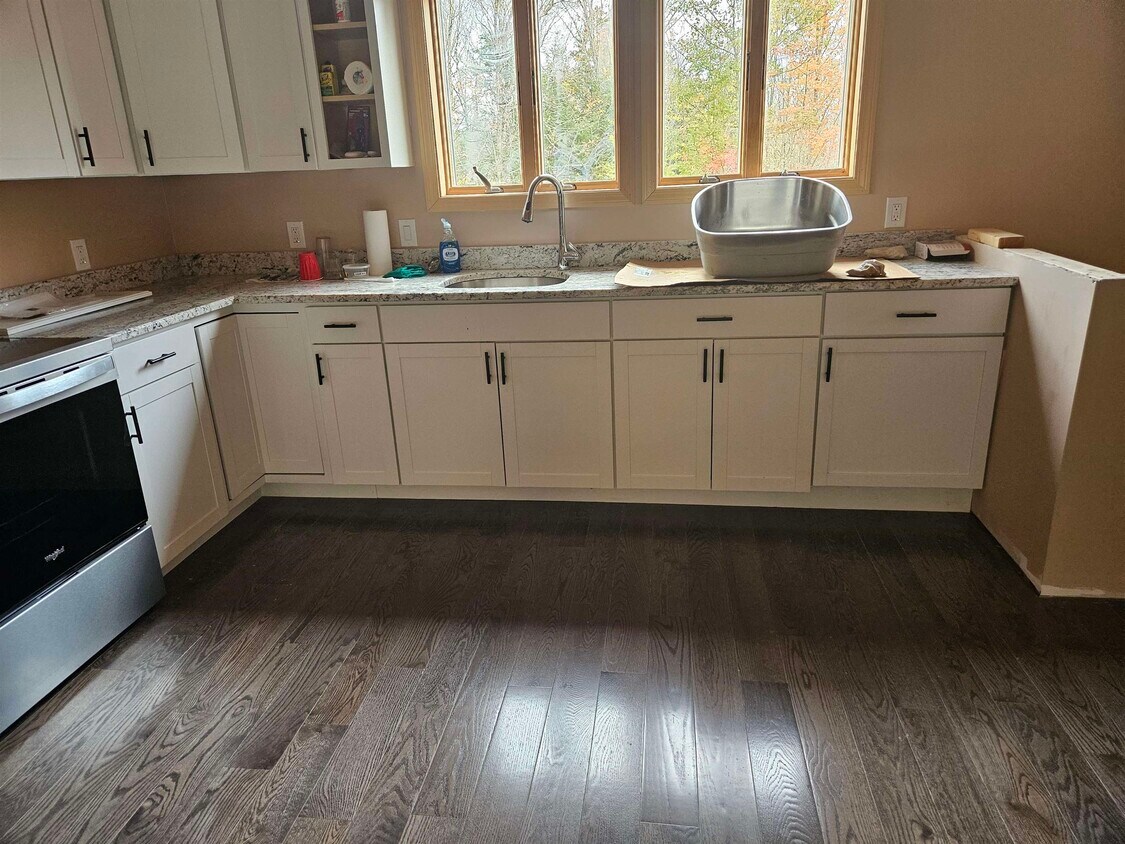 Foto del edificio - 146 Ellsworth Hill Rd