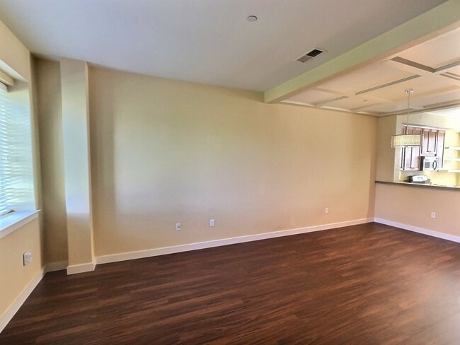 Foto del edificio - Ideally Located 3 Bedroom Townhouse with Cahill Park Views