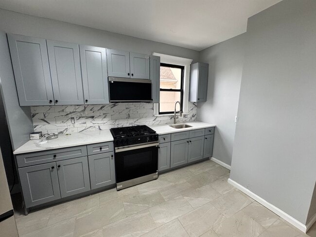 Foto del edificio - 136 W 25th St