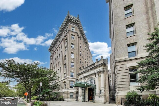 Foto del edificio - 2022 Columbia Rd NW