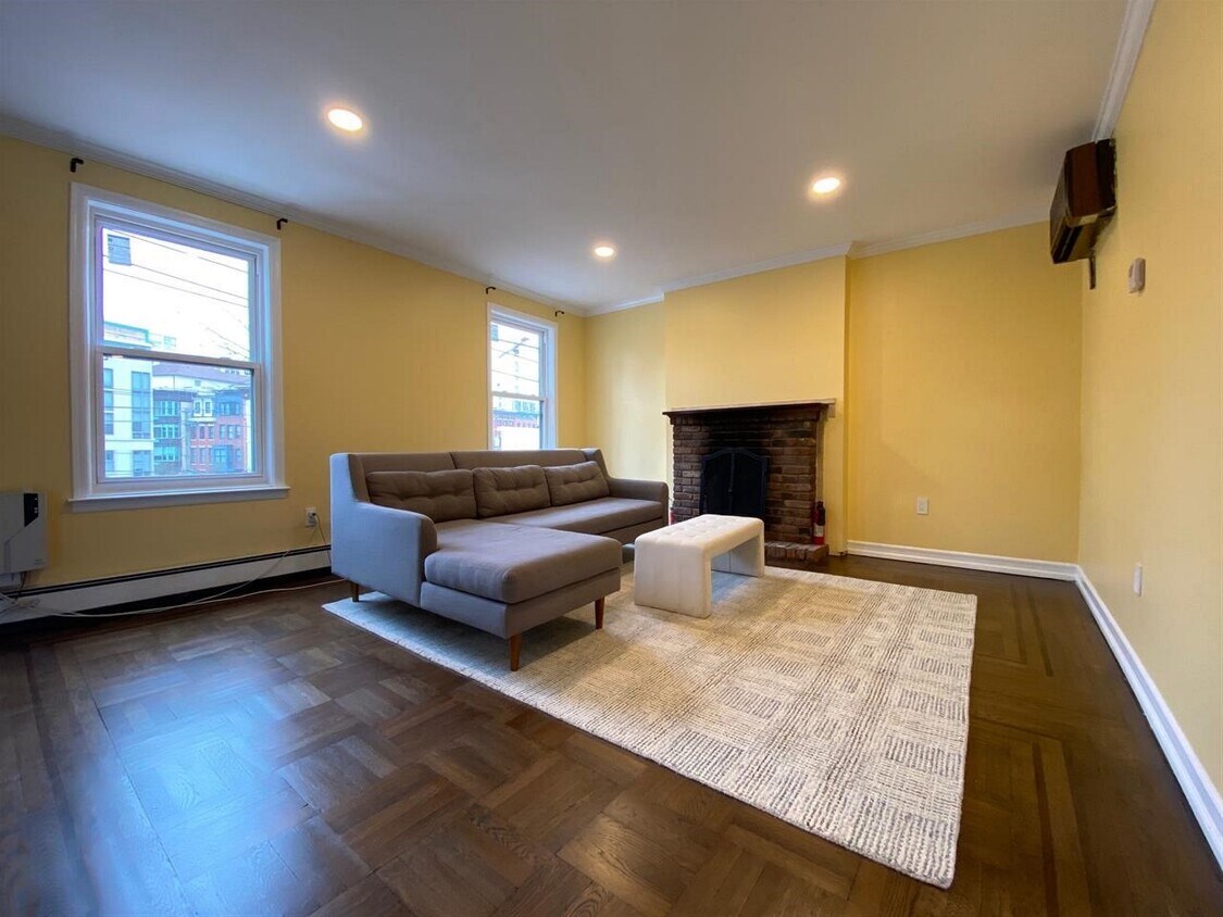 Primary Photo - 18 Bright St
