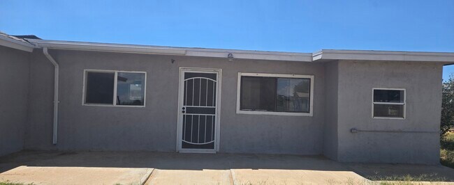 Building Photo - 348 Oasis Dr