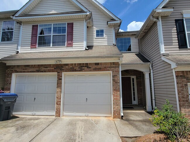 Foto del edificio - Peaceful 2-Story Townhome - Soothing sound...