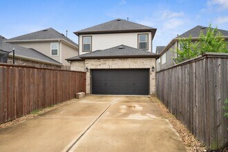 Building Photo - 27022 Brighton Valley Way