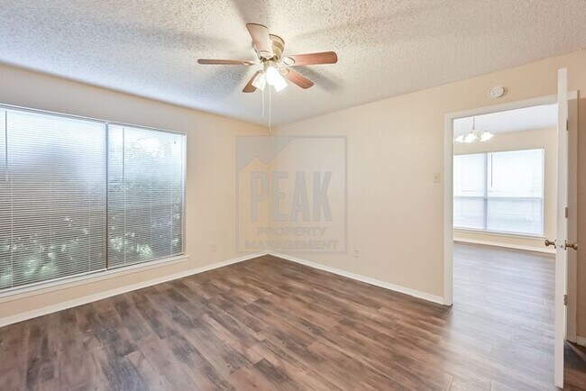 Foto del edificio - $1,549 2/Bed1.5Bath duplex in Arlington!