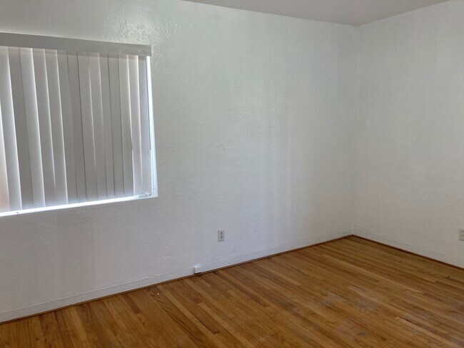 Building Photo - 2052 Reed Ave