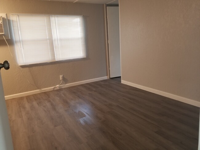 Building Photo - 1501 Ariana St