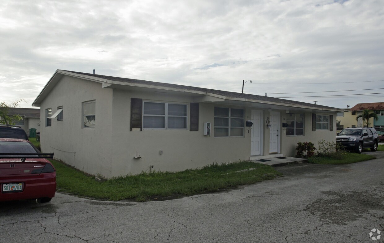 Primary Photo - 7021-7035 SW 23rd St