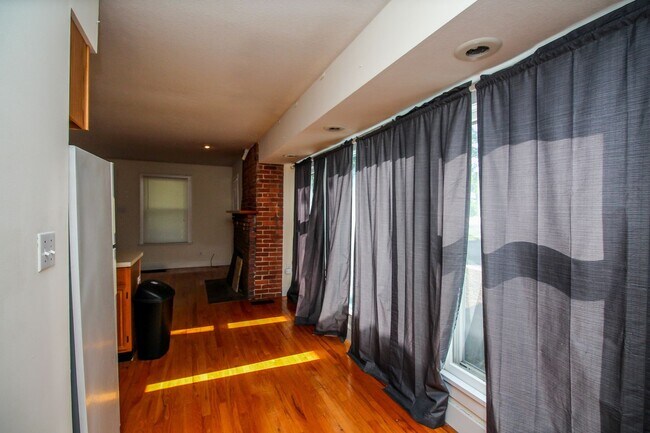 Building Photo - 1410 Anthony St