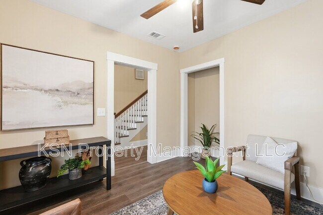 Foto del edificio - 716 W 38th St