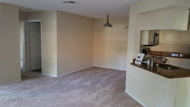 Building Photo - 2550 N Alafaya Trail