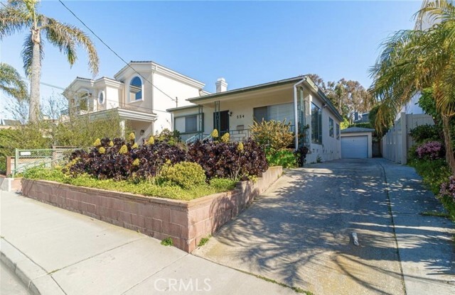 Primary Photo - 554 2nd St