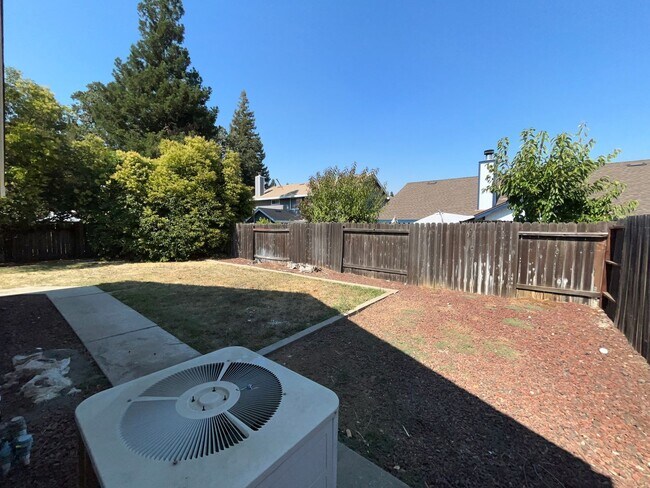 Foto del edificio - 4BR | 2BA | 1800SF | 2 Car Garage | Availa...