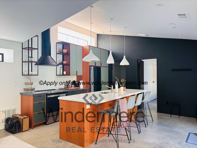 Building Photo - Stylish & Spacious 1 bedroom ADU with Priv...