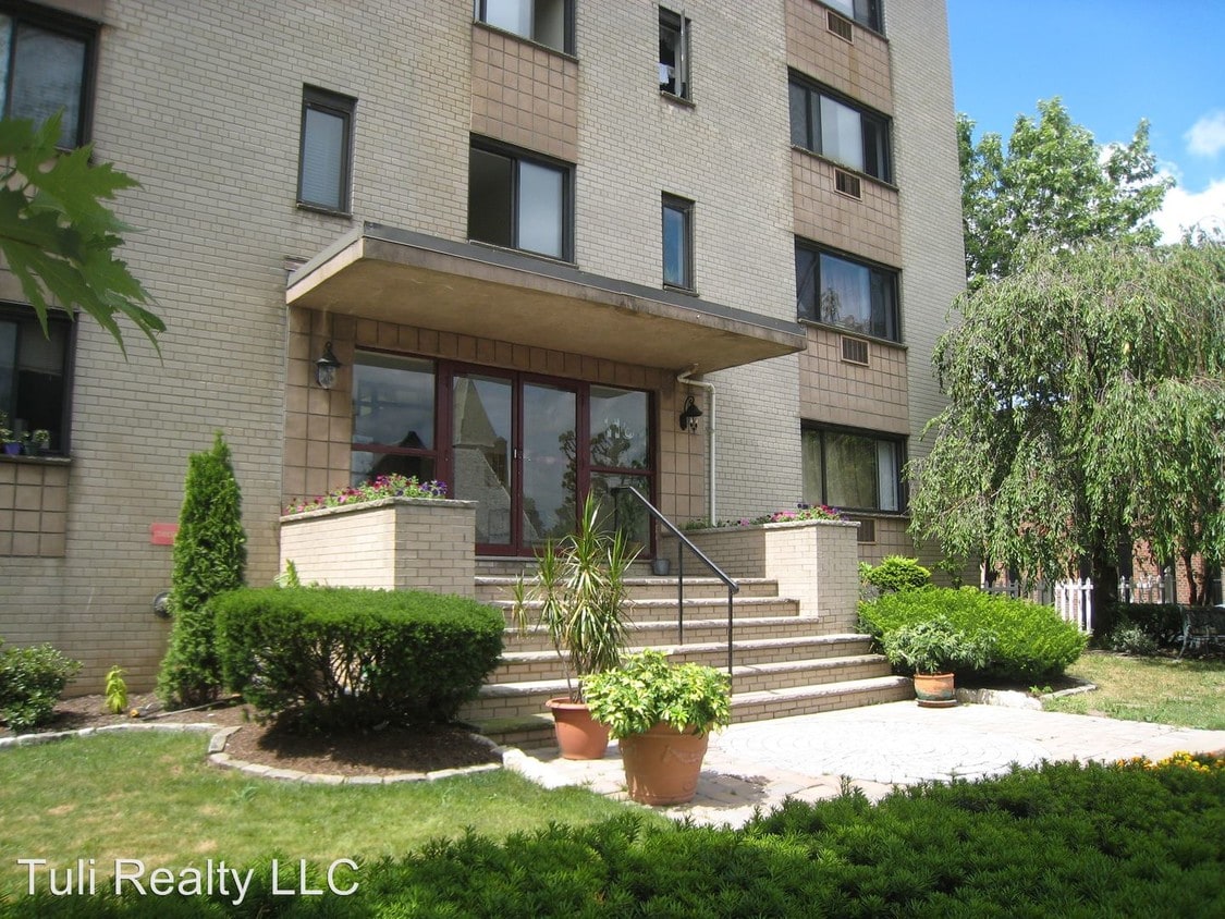 Primary Photo - 116 Irvington Ave