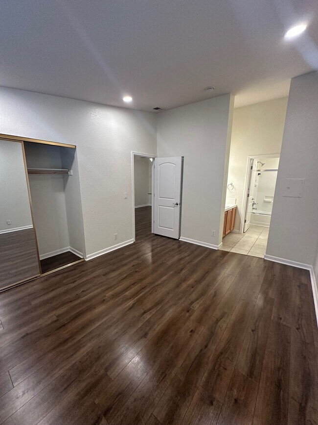 Foto del edificio - 415 Tyler Pl