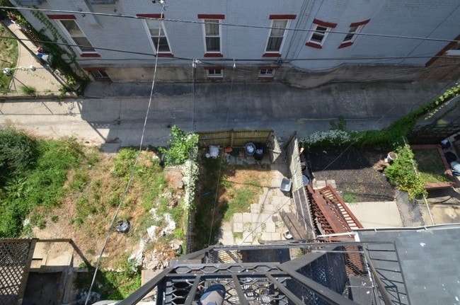 Building Photo - 307 E 25th St