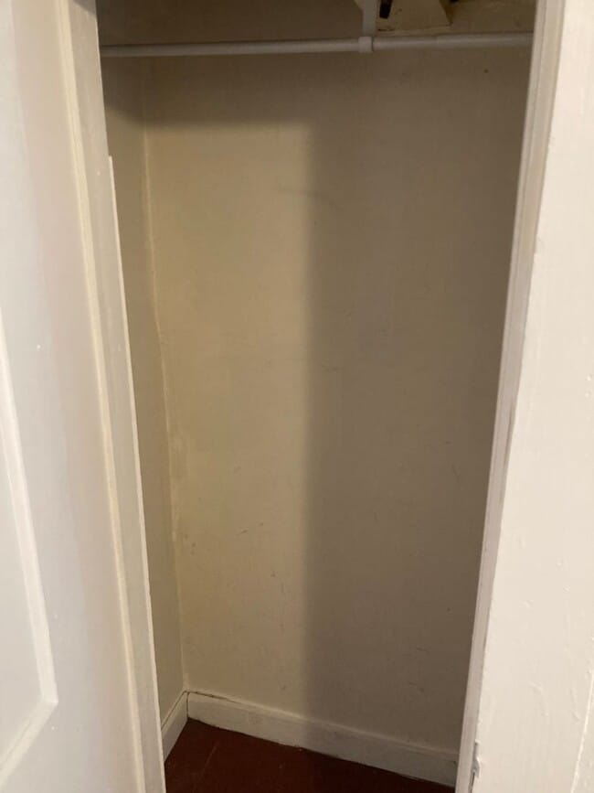 Building Photo - Walking Distance from Campus and Downtown ...