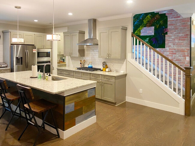 Modern Kitchen, gas stove, new appliances - 547 Sweet Birch Park Ln