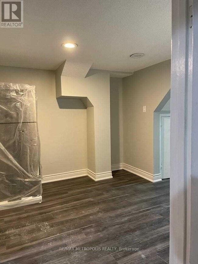 Building Photo - 26 Lansbury Dr