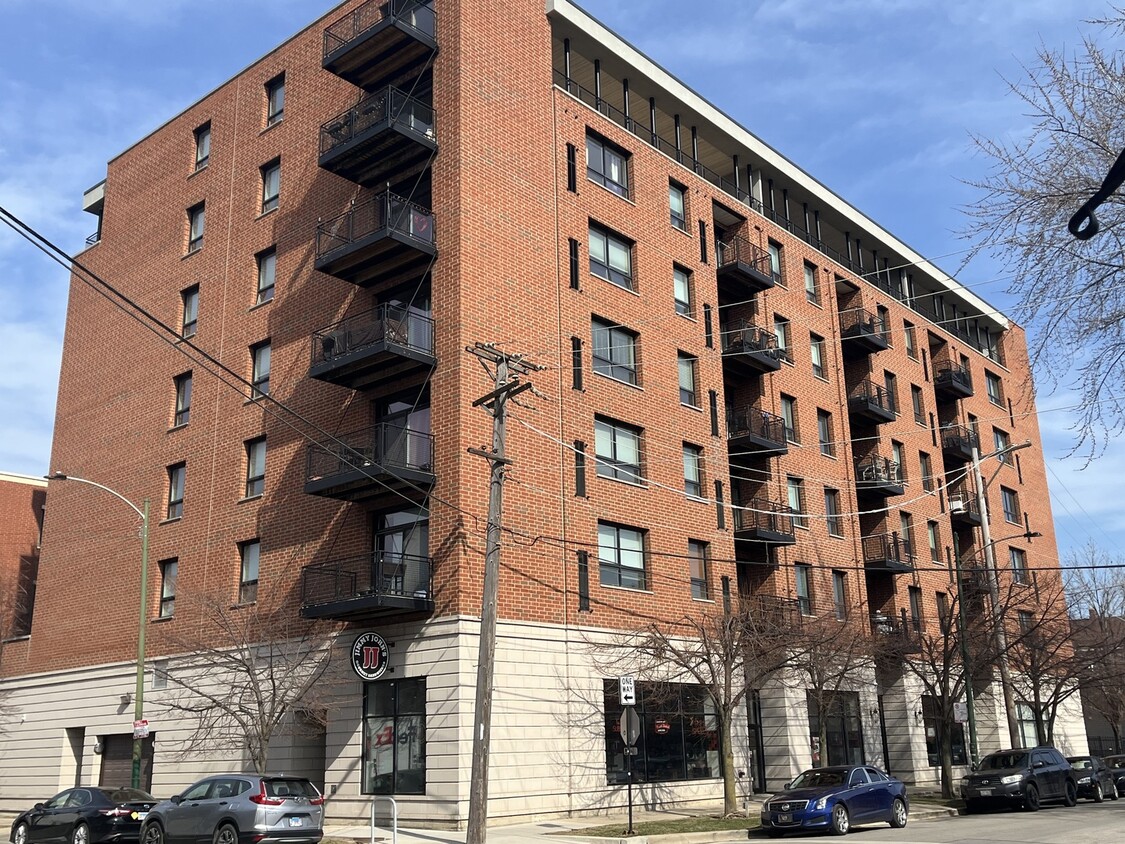 Primary Photo - 974 W 35th Pl