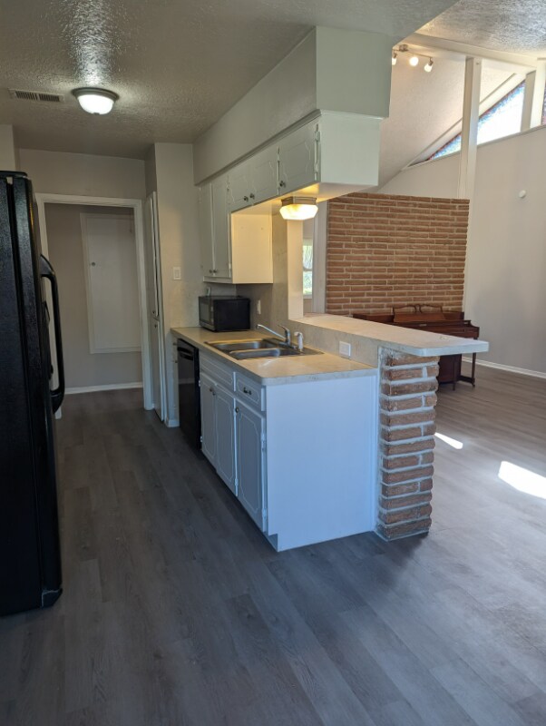 Building Photo - 4302 Rosebud Dr