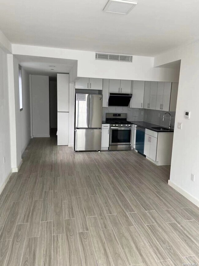 Foto del edificio - 14425 Sanford Ave