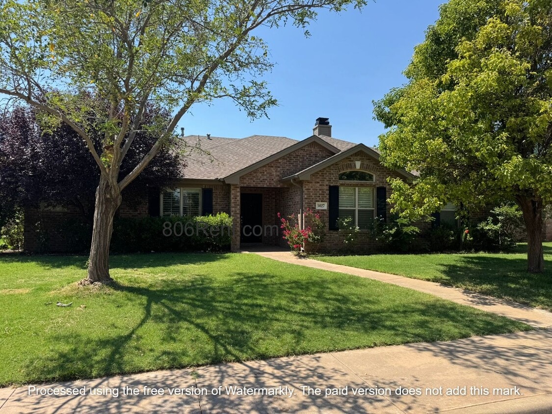 Primary Photo - North Pointe Retreat with Backyard Oasis