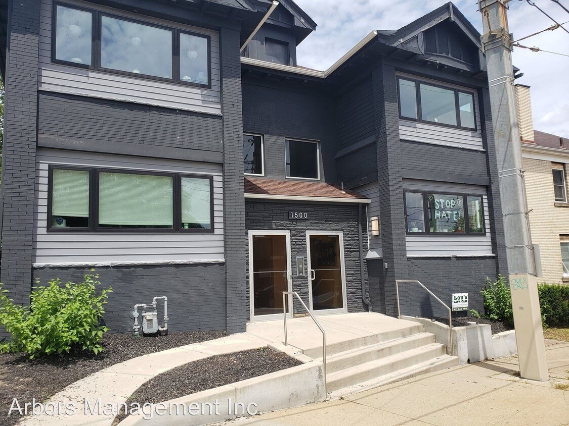 Primary Photo - 1500 Broadway Ave