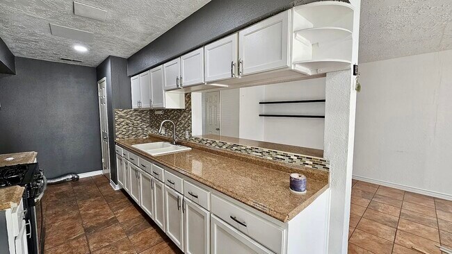 Foto del edificio - 6436 Kentwick Dr