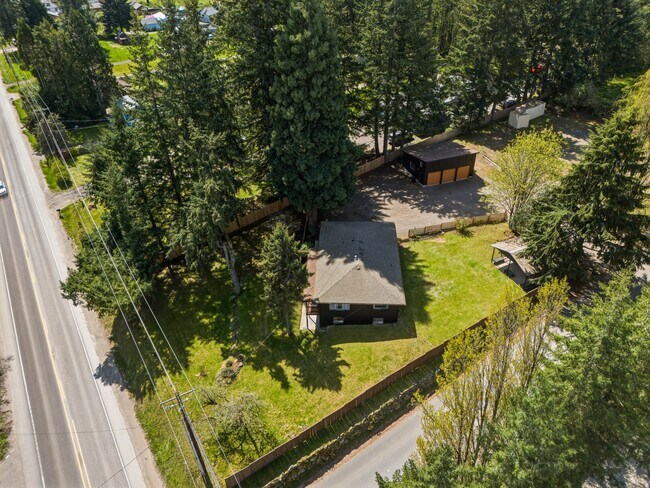 Building Photo - 1366 SE High Ridge Ct
