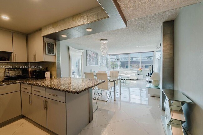 Foto del edificio - 8000 Harding Ave