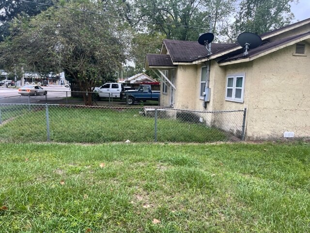 Building Photo - 12716 Gillespie Ave