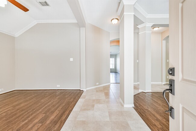 Foto del edificio - 13719 Rolling River Ln